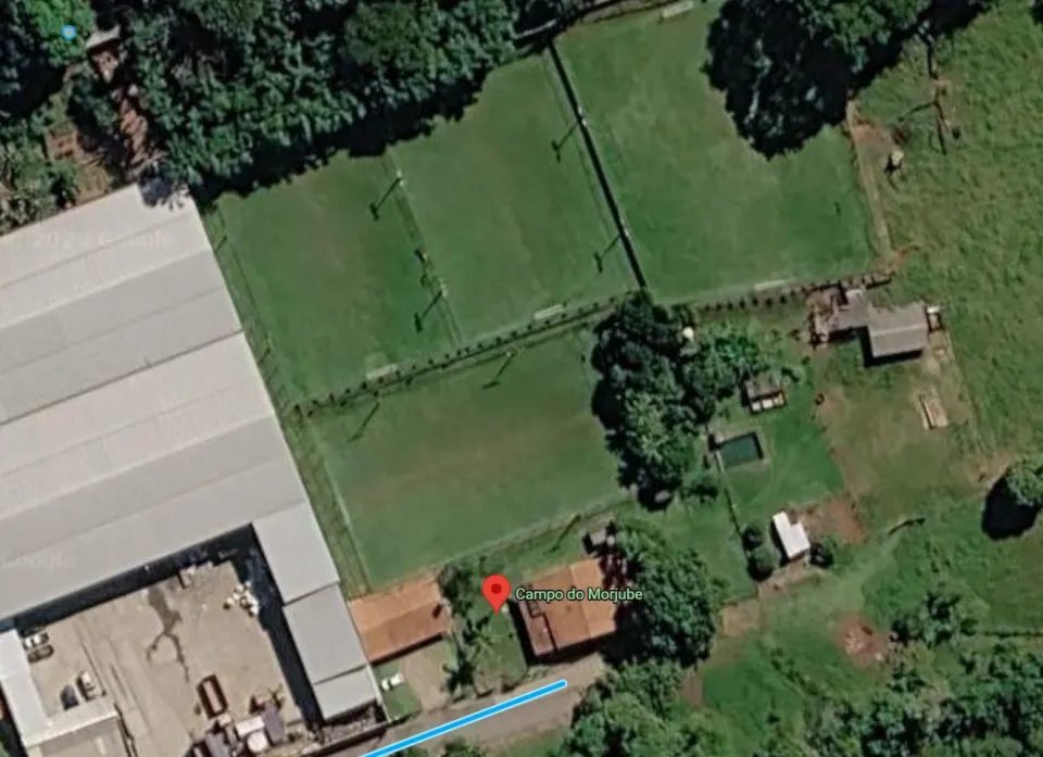 Vista aérea dos 4 campos de futebol society do Campo do Morjube em Goiânia