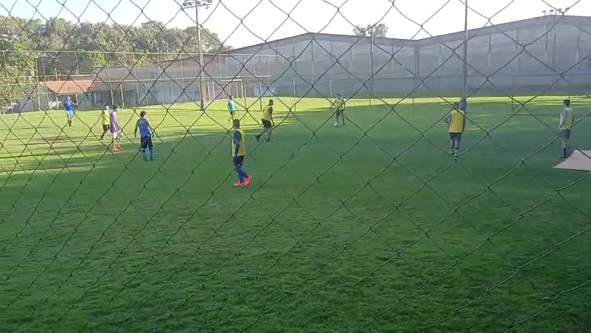 Existe impedimento no futebol society?